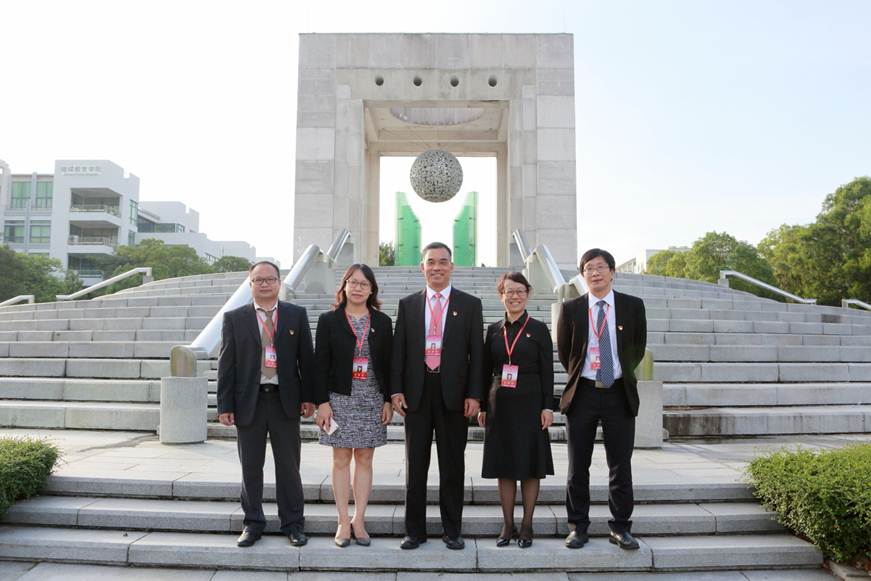 说明: F:\Users\Administrator\Desktop\学校党代会\党代会\合影\中国共产党BB贝博艾弗森官方网站第一届纪律检查委员会全体委员合影.JPG